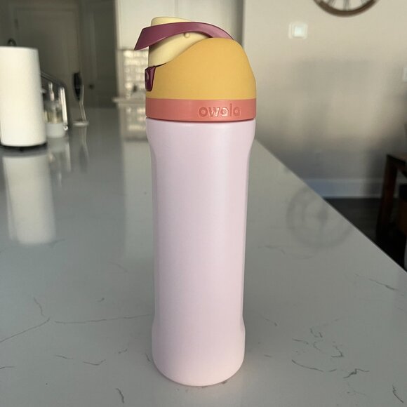 Owala 24 oz Candy Store - Picture 1 of 4